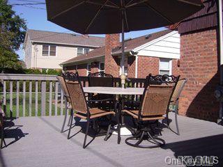 4 Nassau Drive, New Hyde Park, NY 11040