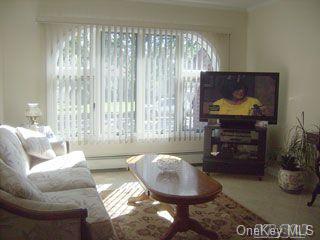 4 Nassau Drive, New Hyde Park, NY 11040