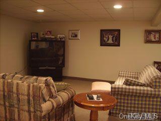 4 Nassau Drive, New Hyde Park, NY 11040