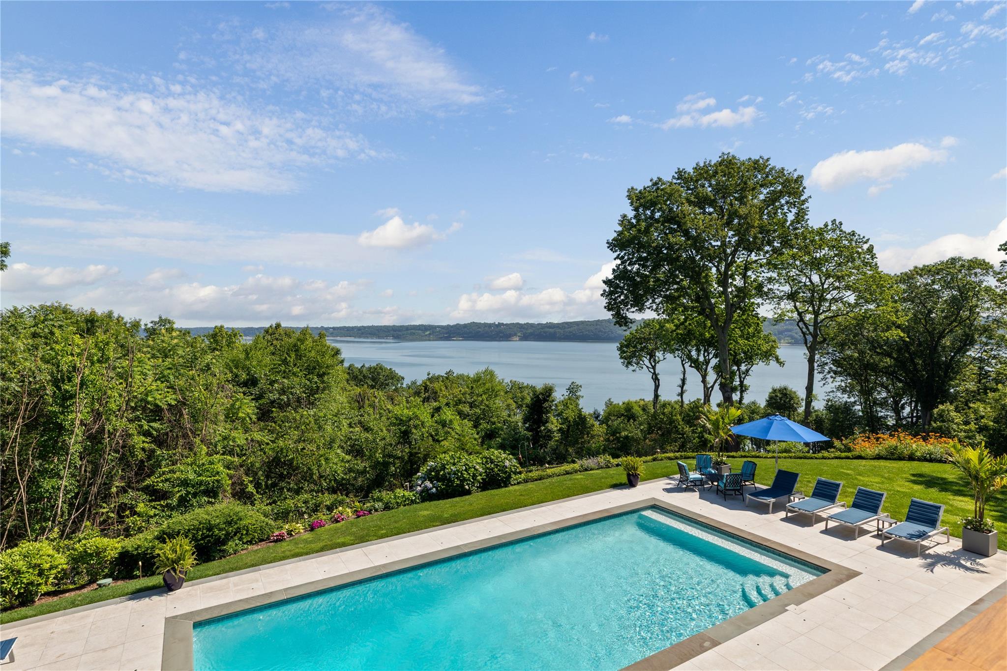 12 North Road, Laurel Hollow, NY 11771