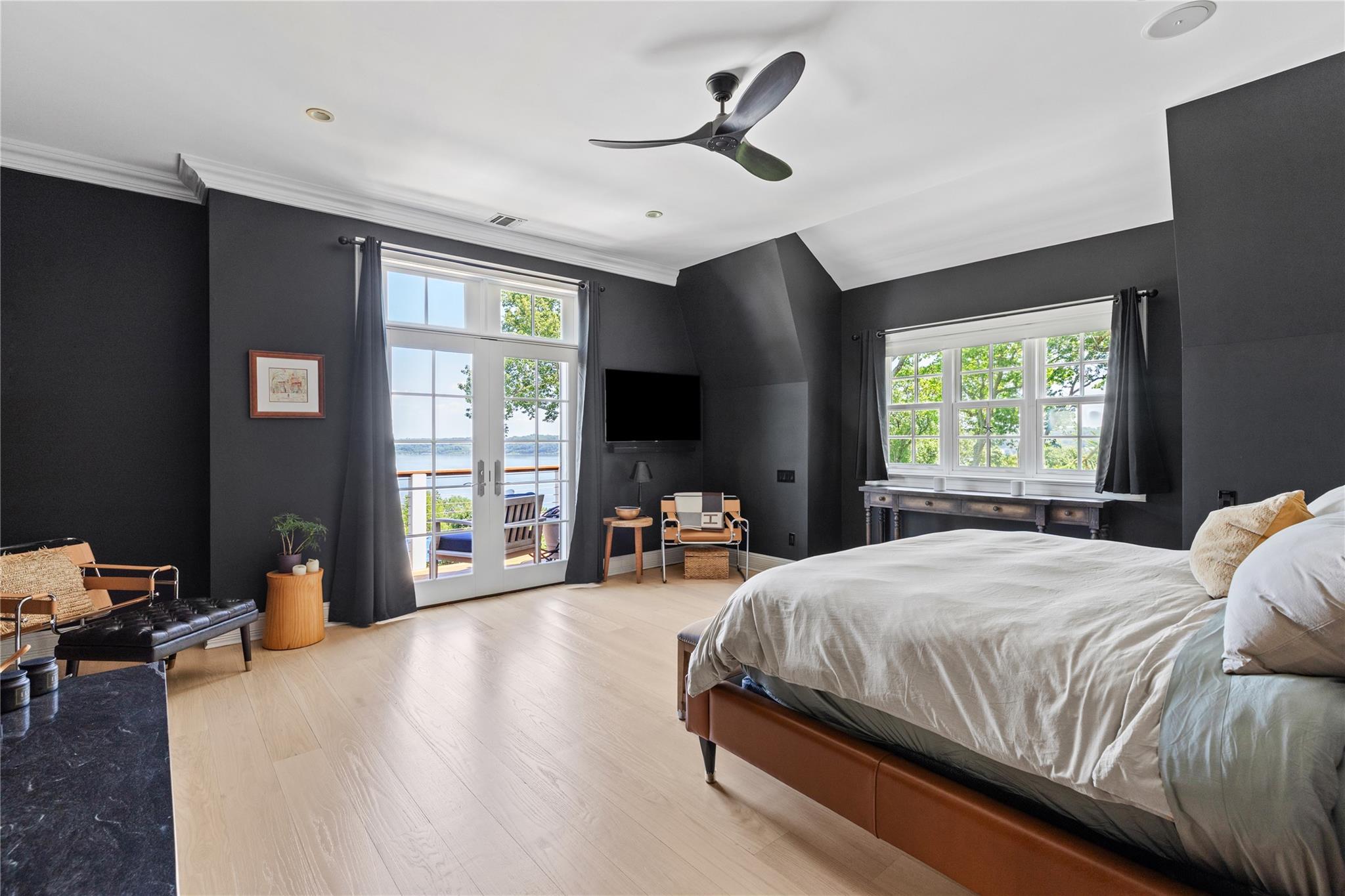 12 North Road, Laurel Hollow, NY 11771