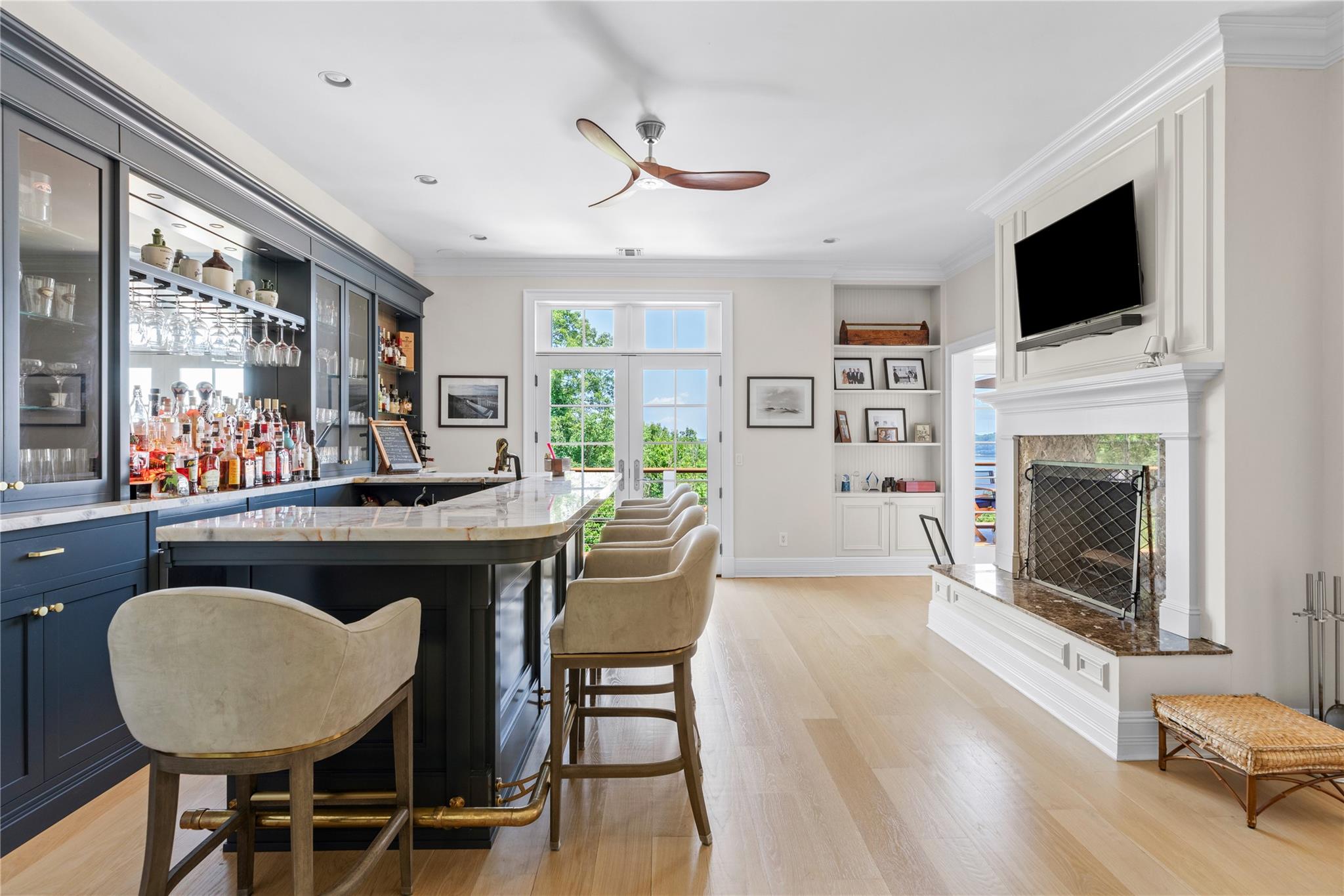 12 North Road, Laurel Hollow, NY 11771