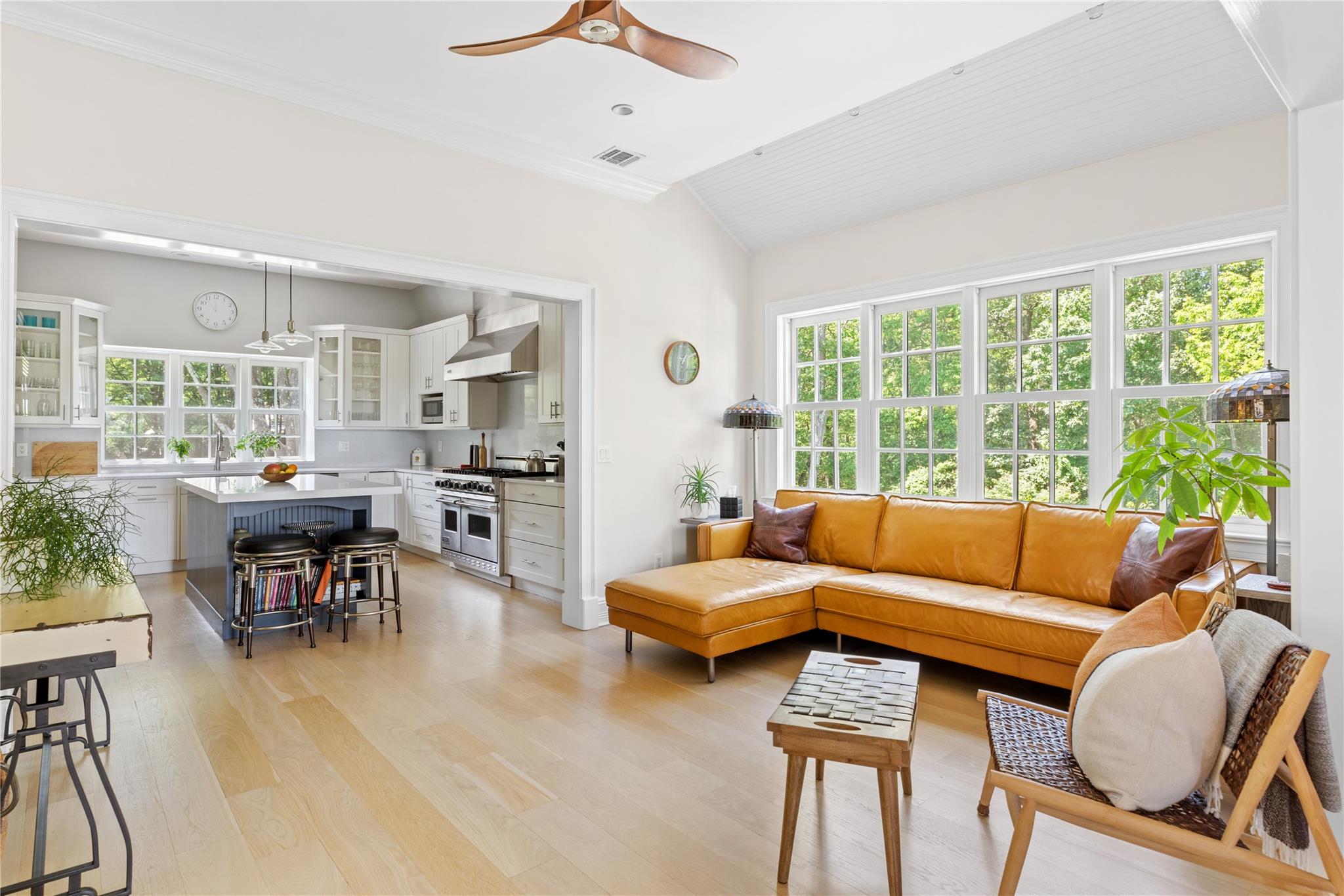 12 North Road, Laurel Hollow, NY 11771