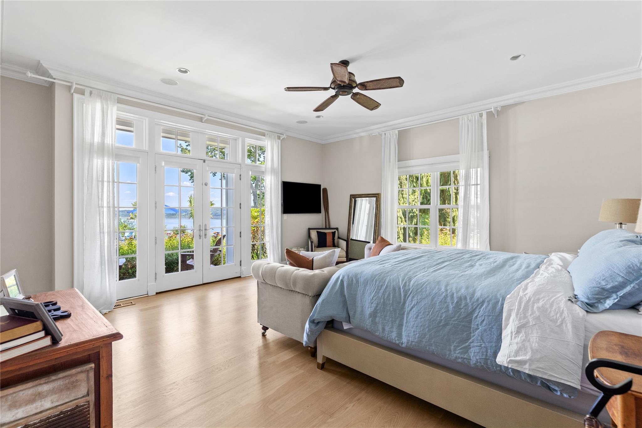 12 North Road, Laurel Hollow, NY 11771