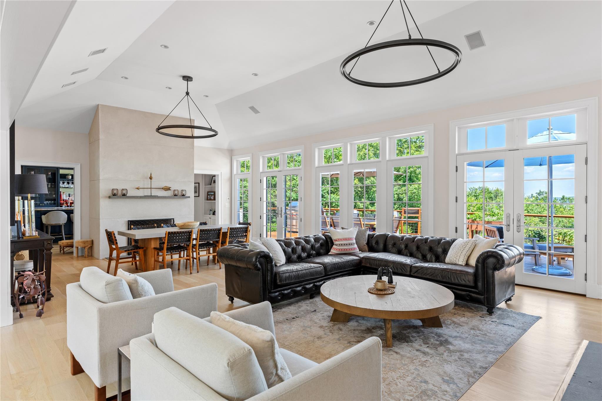 12 North Road, Laurel Hollow, NY 11771