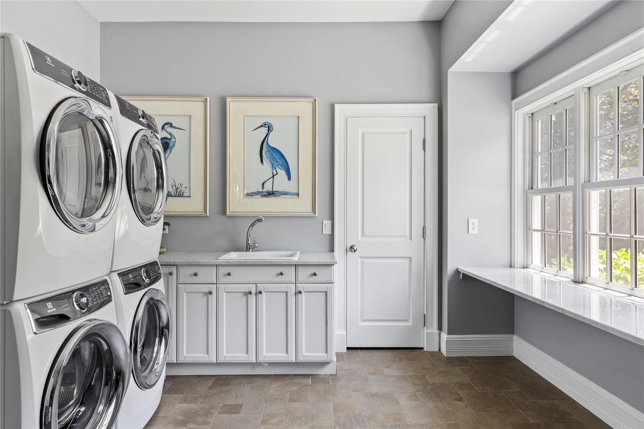 12 North Road, Laurel Hollow, NY 11771