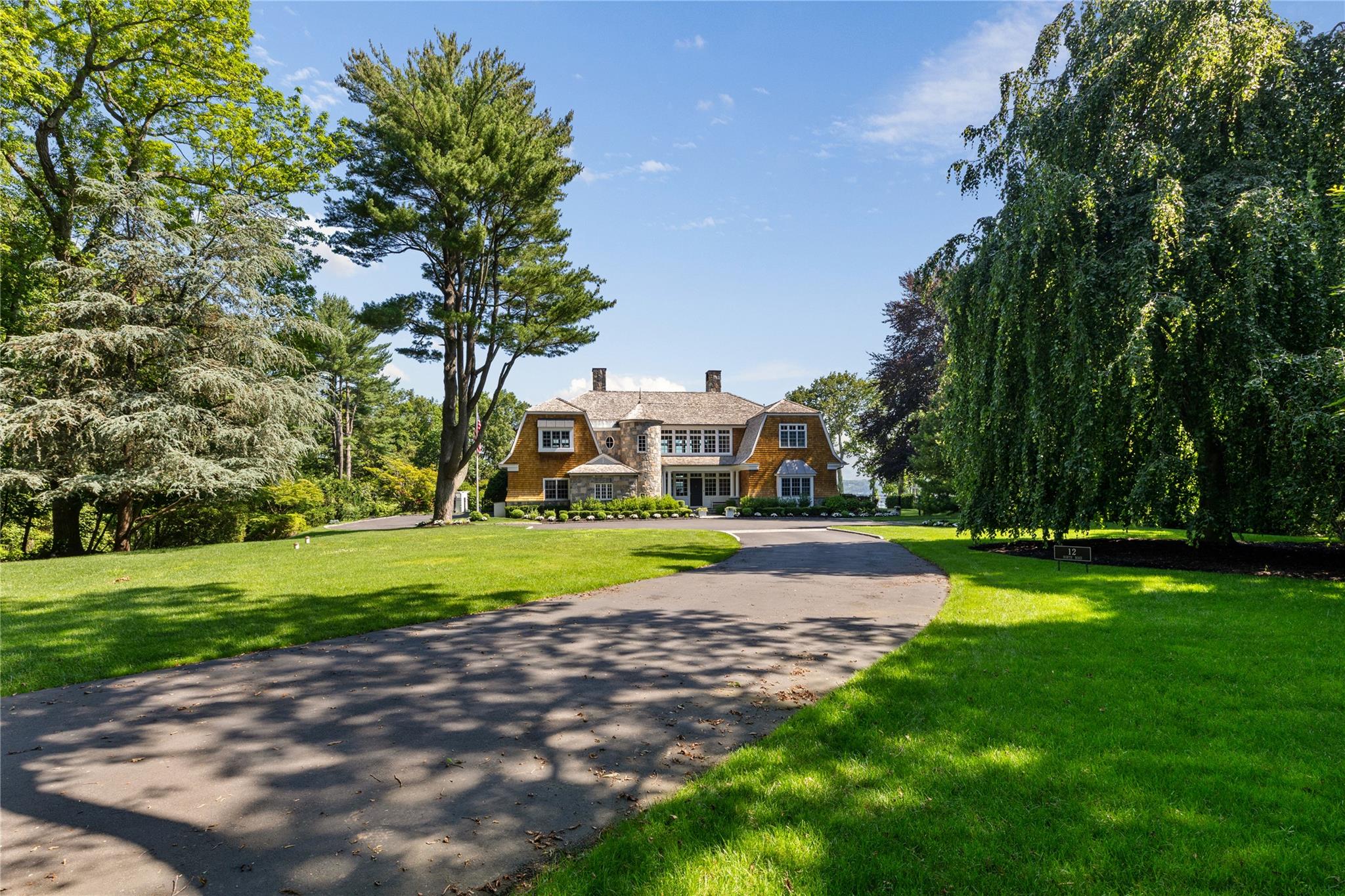 12 North Road, Laurel Hollow, NY 11771