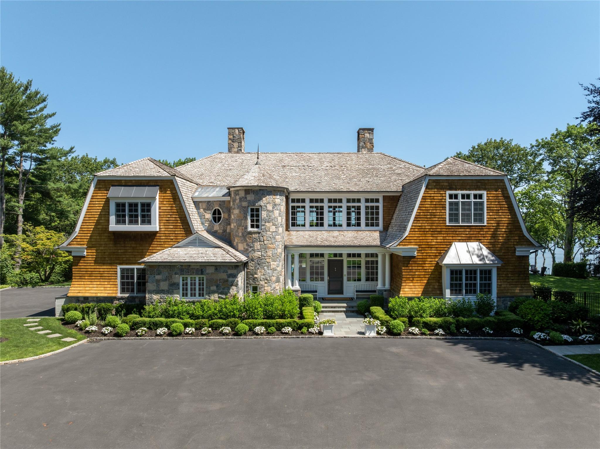 12 North Road, Laurel Hollow, NY 11771