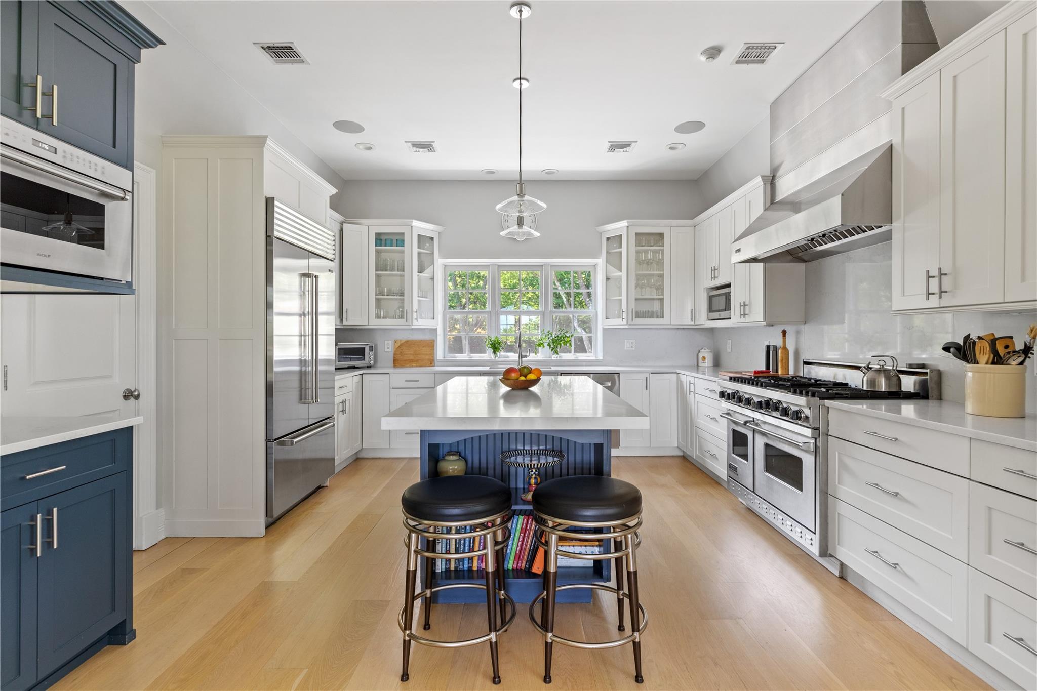 12 North Road, Laurel Hollow, NY 11771