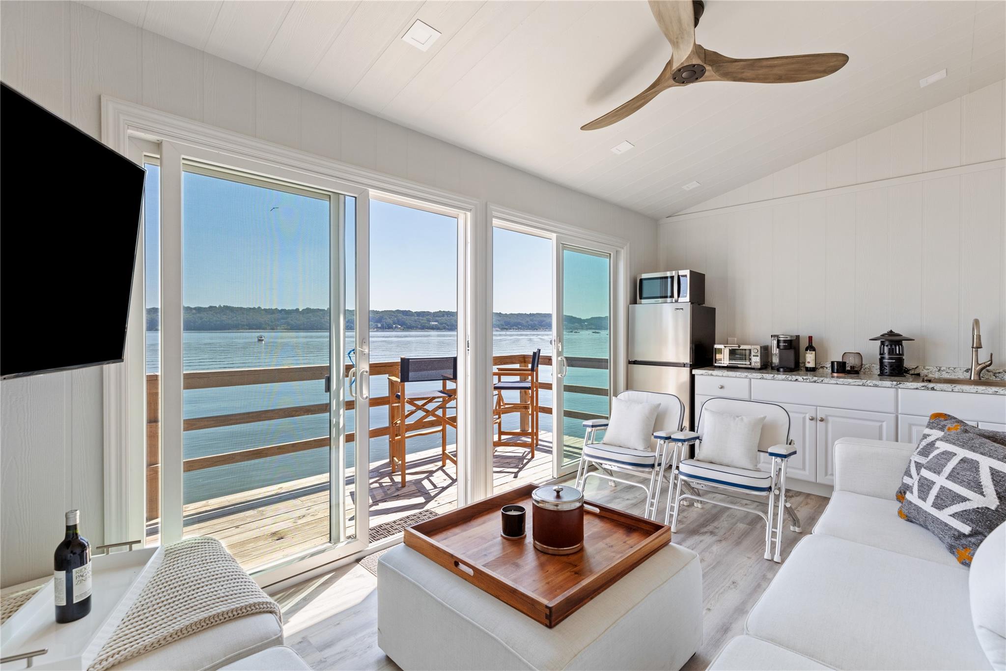 12 North Road, Laurel Hollow, NY 11771