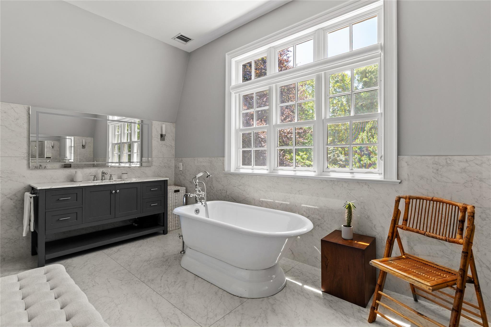 12 North Road, Laurel Hollow, NY 11771