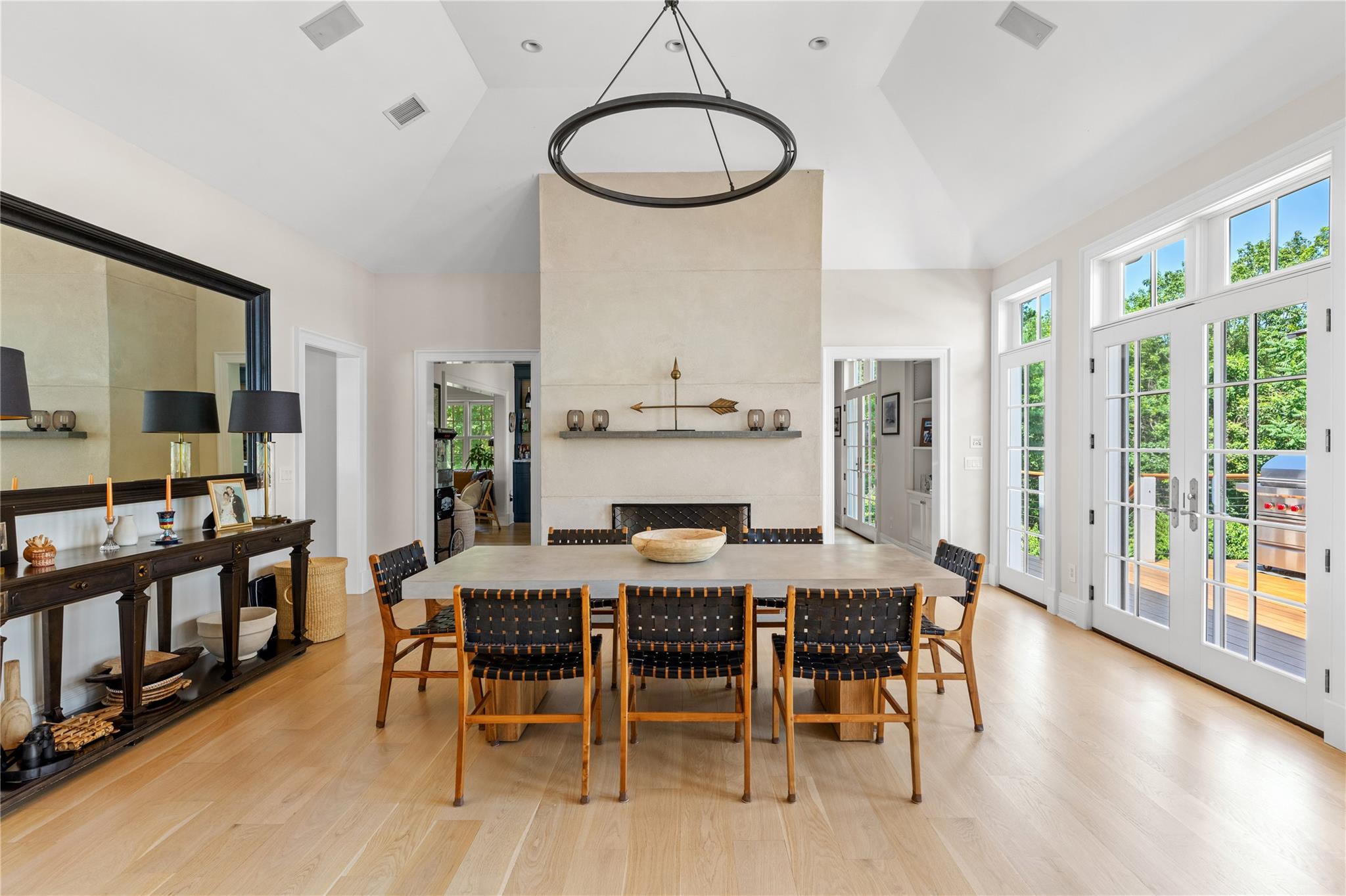 12 North Road, Laurel Hollow, NY 11771