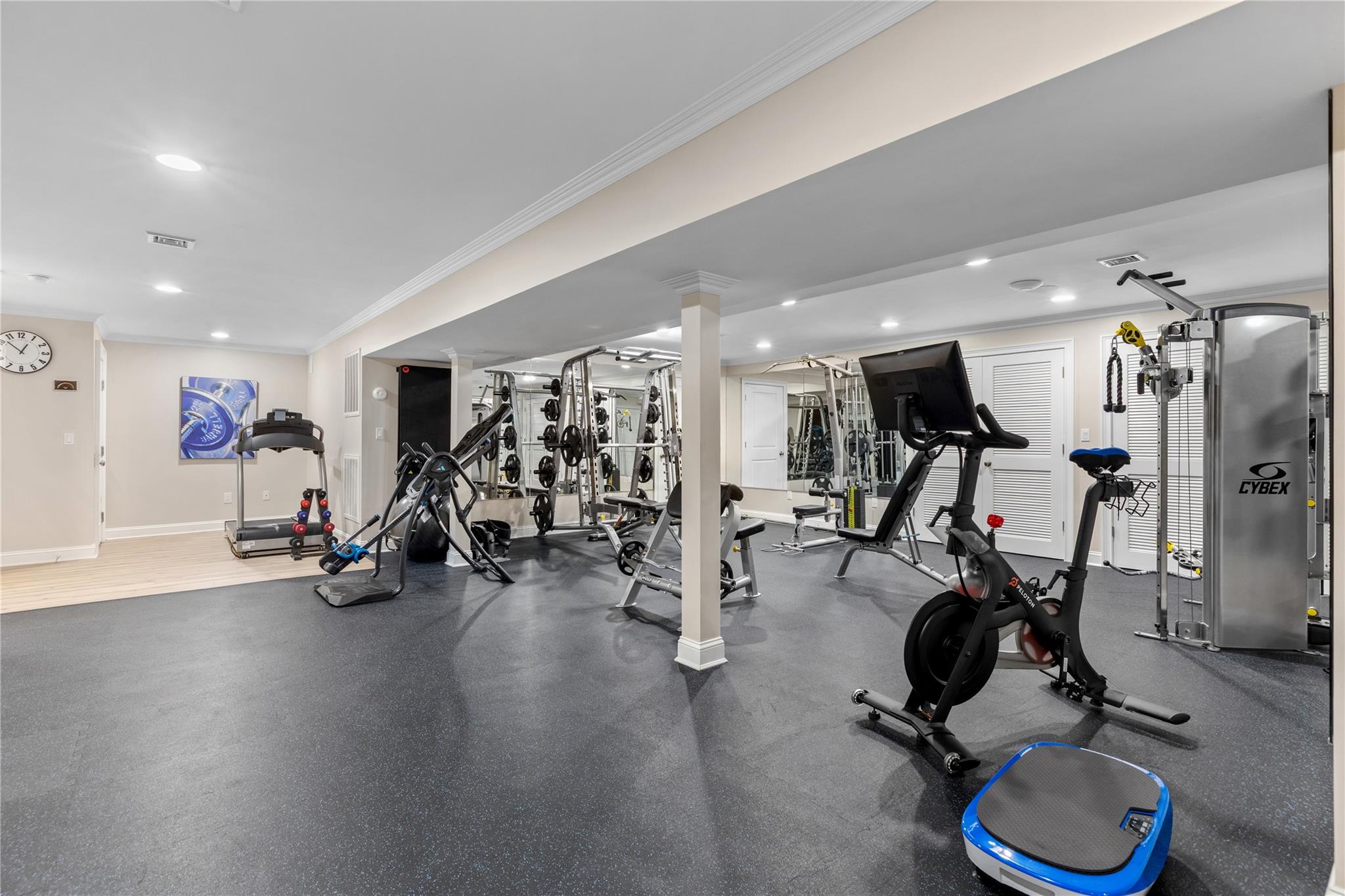 12 North Road, Laurel Hollow, NY 11771