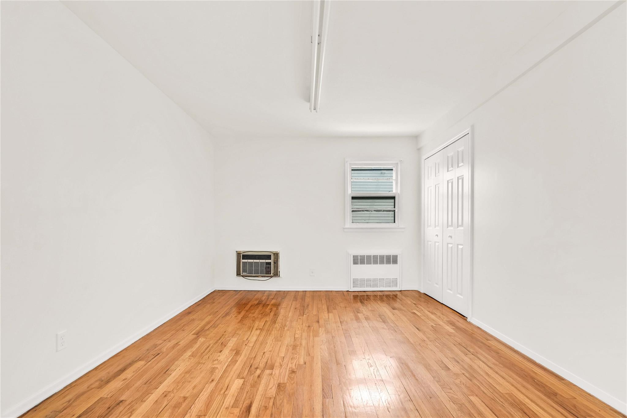 140-03 poplar, Flushing, NY 11355