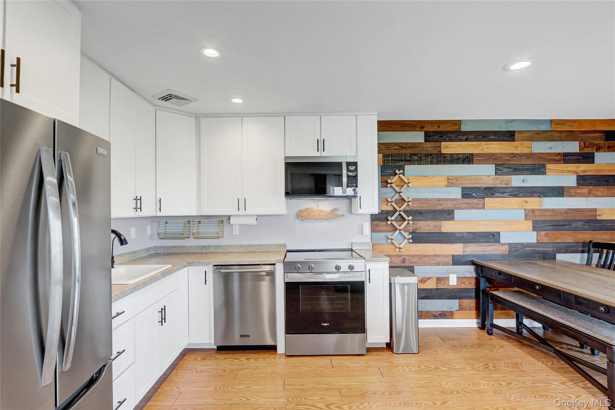 1 Anchorage Way # 301, Freeport, NY 11520