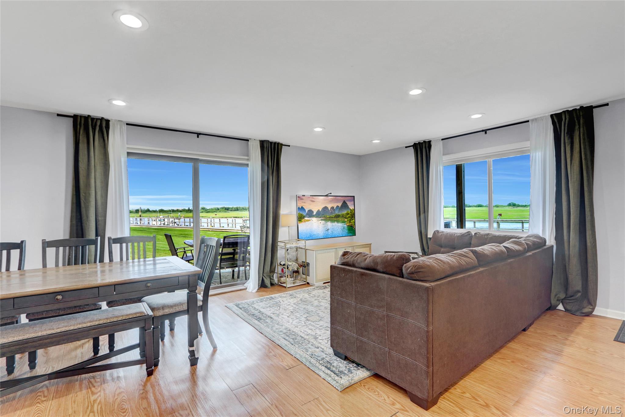 1 Anchorage Way # 301, Freeport, NY 11520