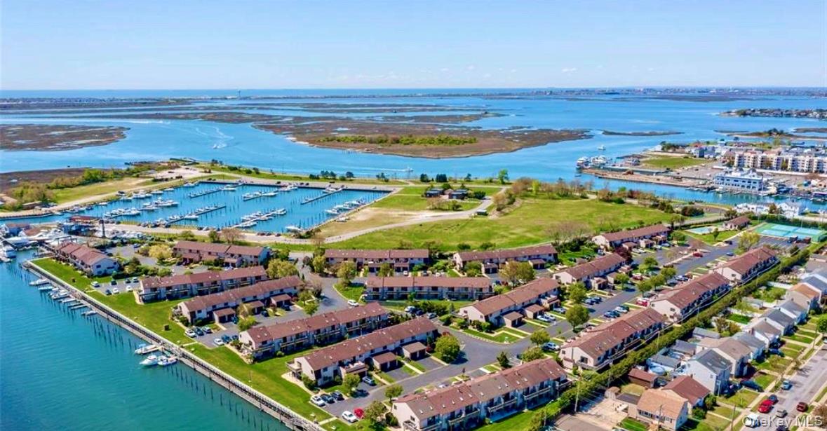 1 Anchorage Way # 301, Freeport, NY 11520