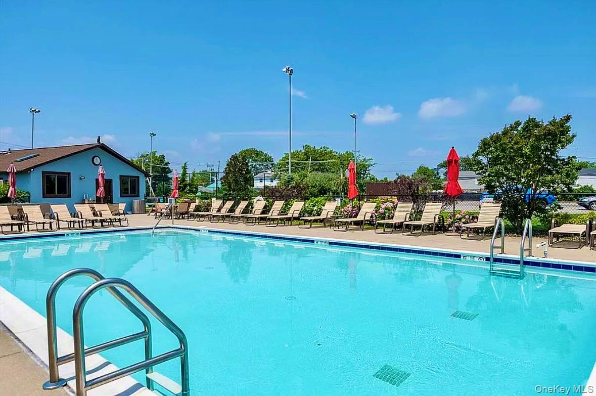 1 Anchorage Way # 301, Freeport, NY 11520