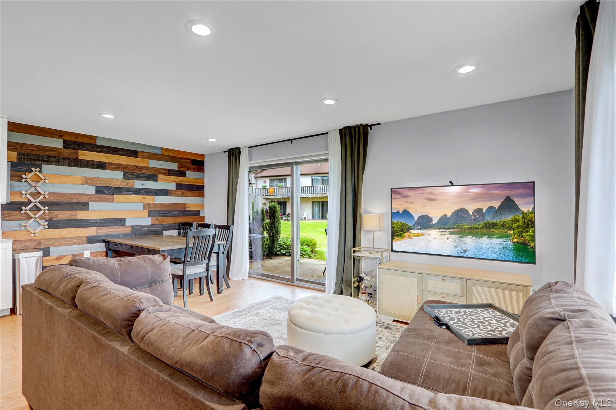 1 Anchorage Way # 301, Freeport, NY 11520