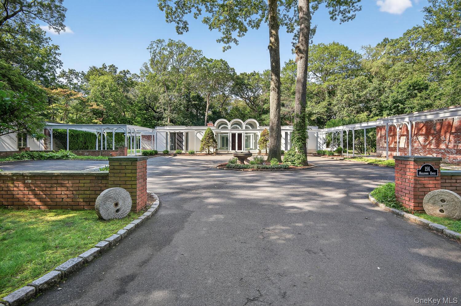 156 Horseshoe Road, Mill Neck, NY 11765