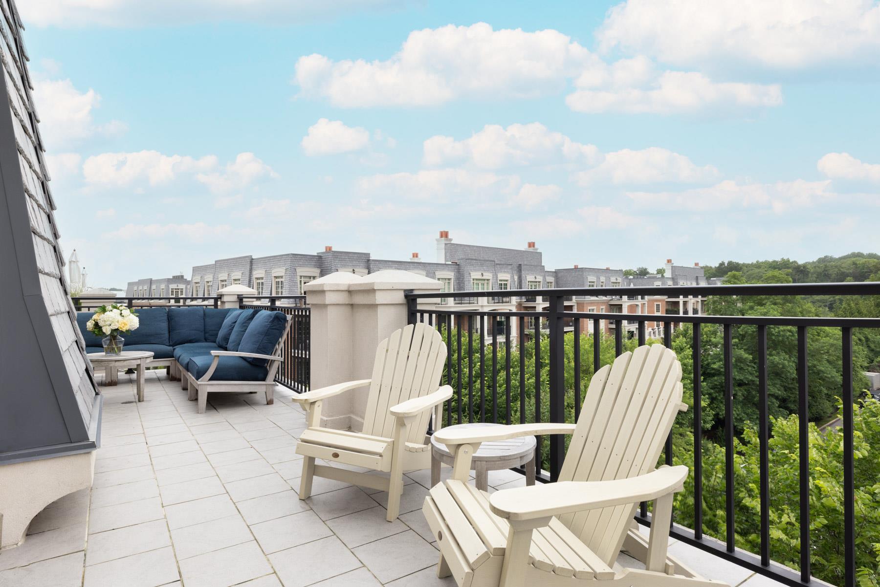 2000 Royal Court # 2312, North Hills, NY 11040