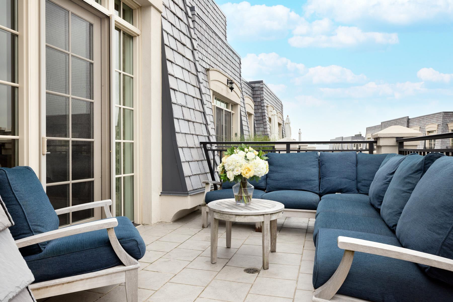 2000 Royal Court # 2312, North Hills, NY 11040