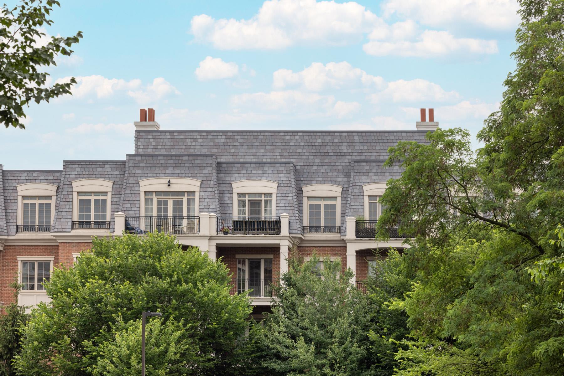 2000 Royal Court # 2312, North Hills, NY 11040