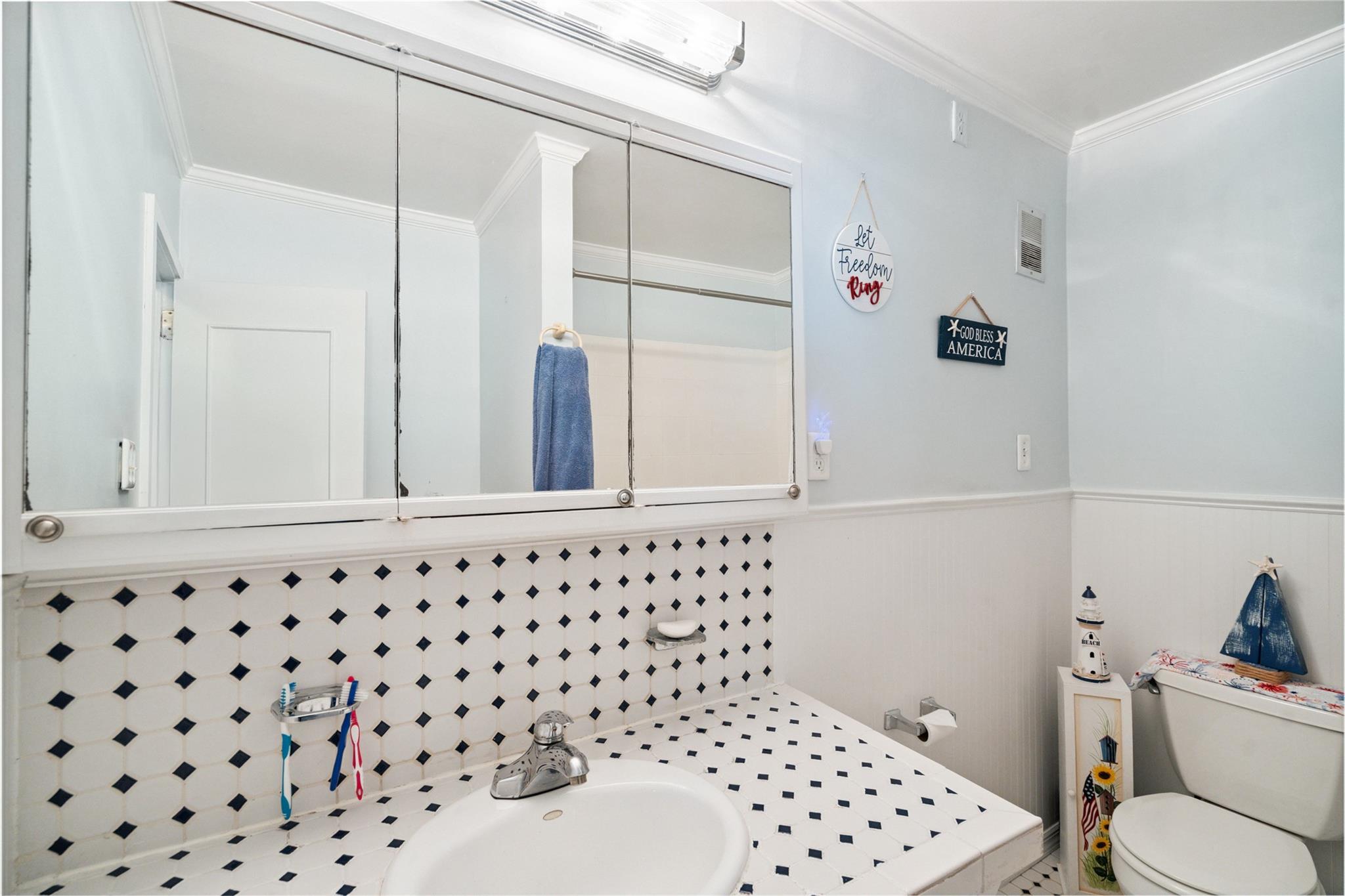 2500 Mermaid Avenue, Wantagh, NY 11793