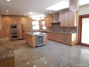 52 Snapdragon Lane, Roslyn Heights, NY 11577