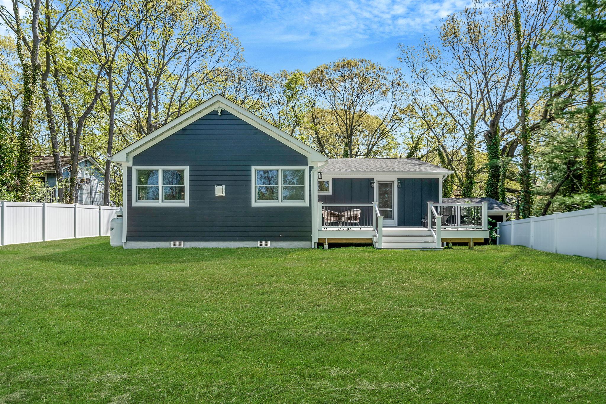 40 Friendly Road, Smithtown, NY 11787