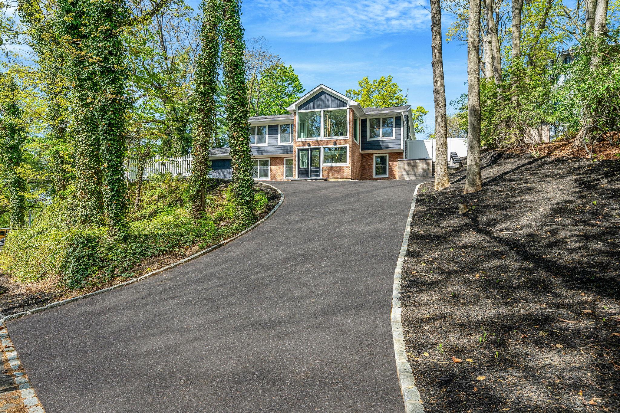 40 Friendly Road, Smithtown, NY 11787