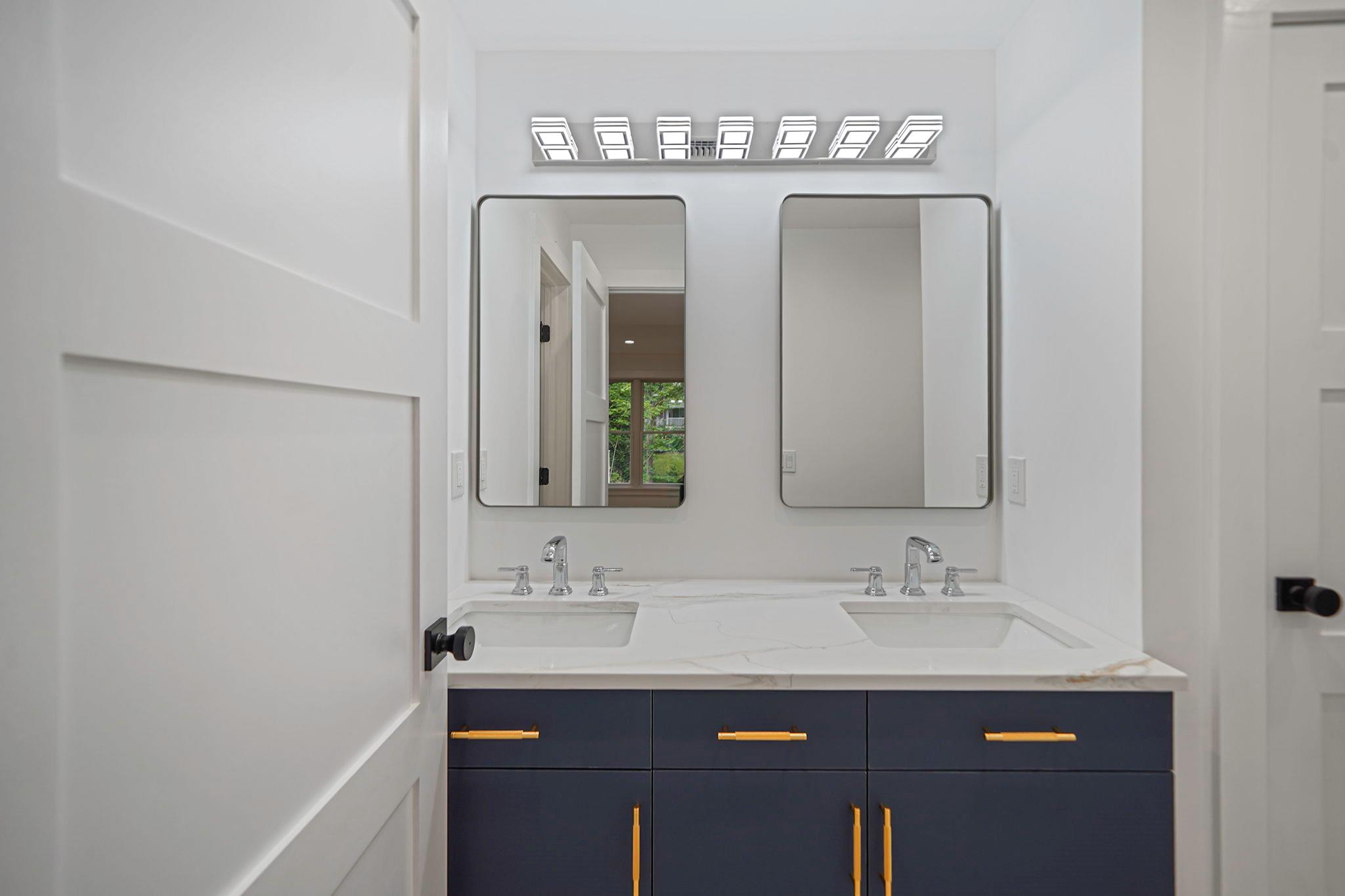 40 Friendly Road, Smithtown, NY 11787