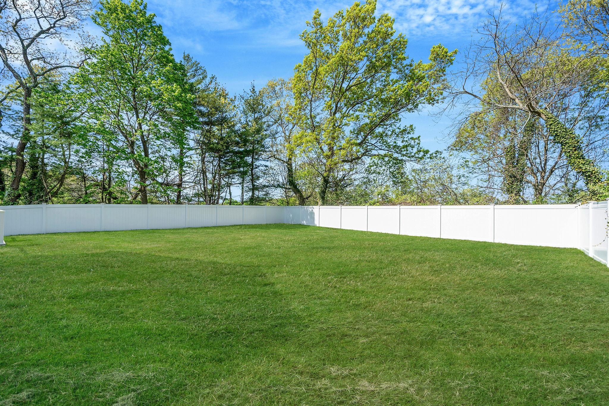 40 Friendly Road, Smithtown, NY 11787