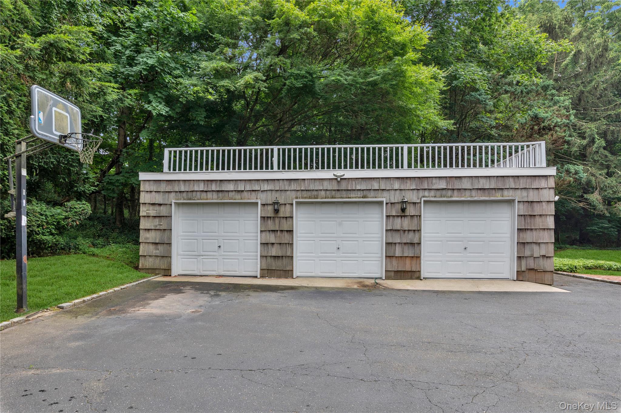 26 Rolling Drive, Brookville, NY 11545