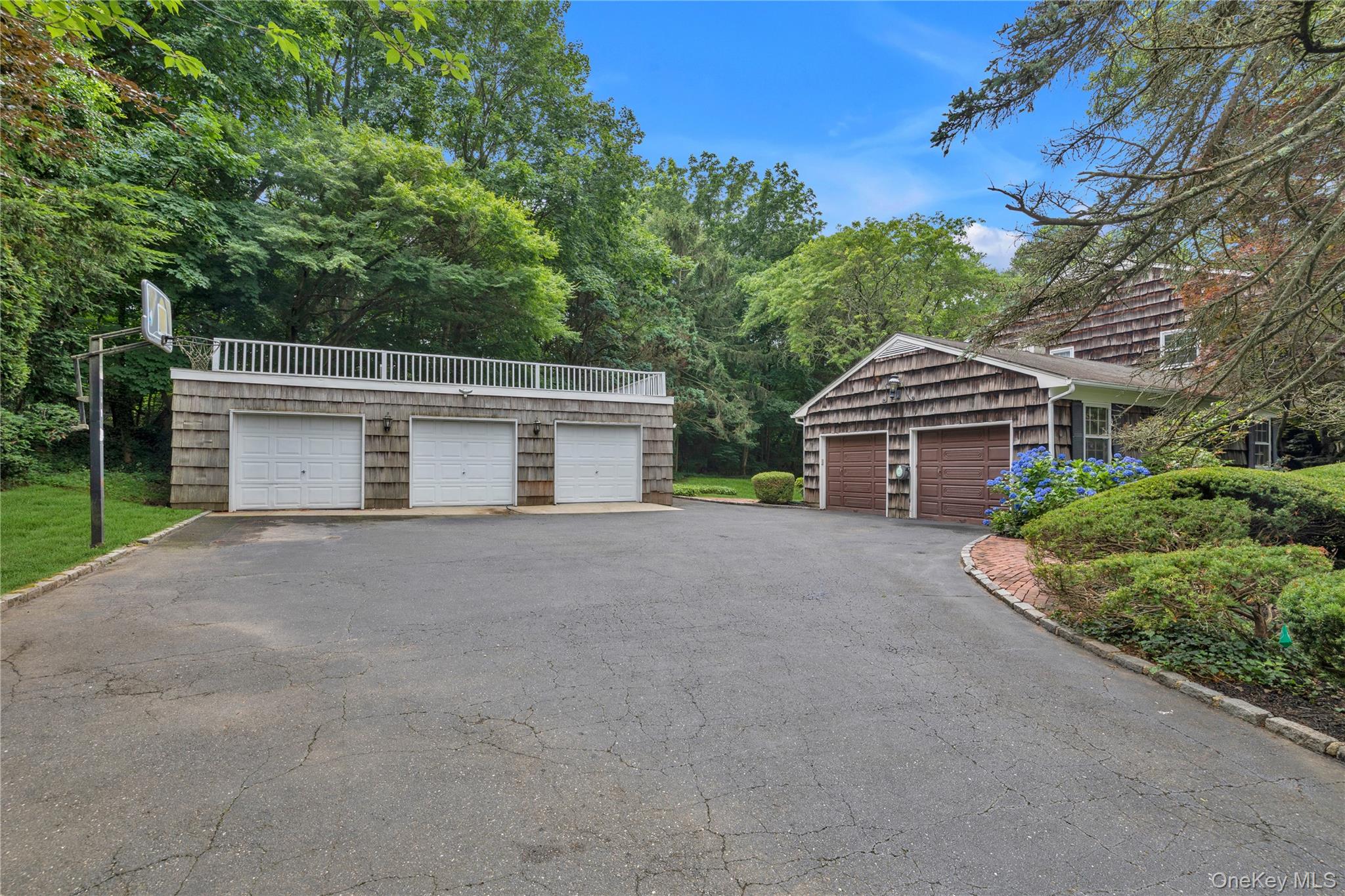 26 Rolling Drive, Brookville, NY 11545