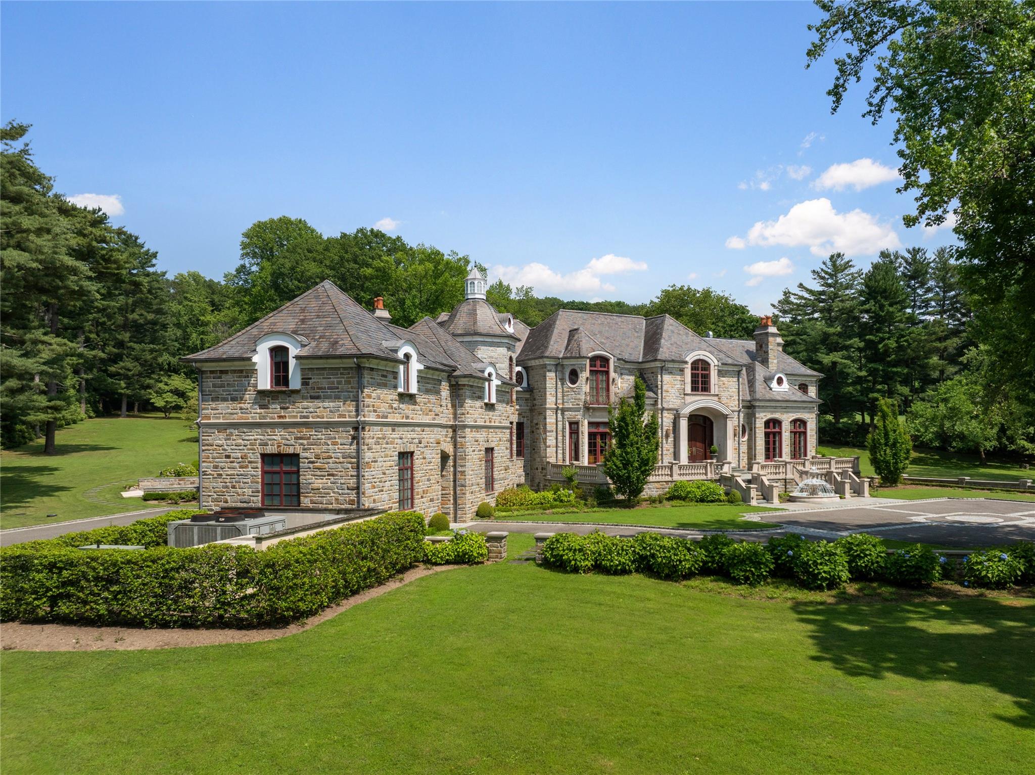 102 Horseshoe Road, Mill Neck, NY 11765