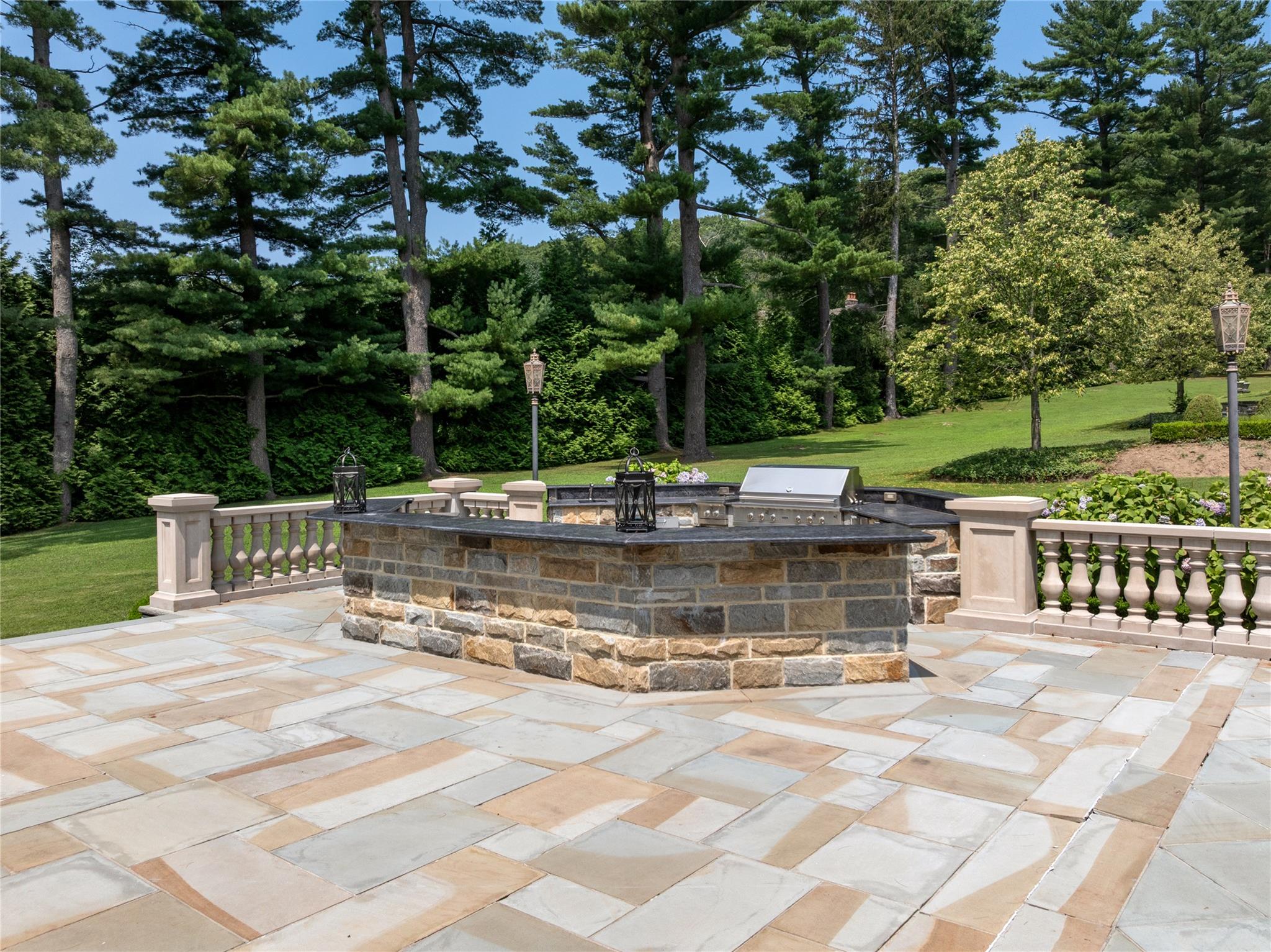 102 Horseshoe Road, Mill Neck, NY 11765