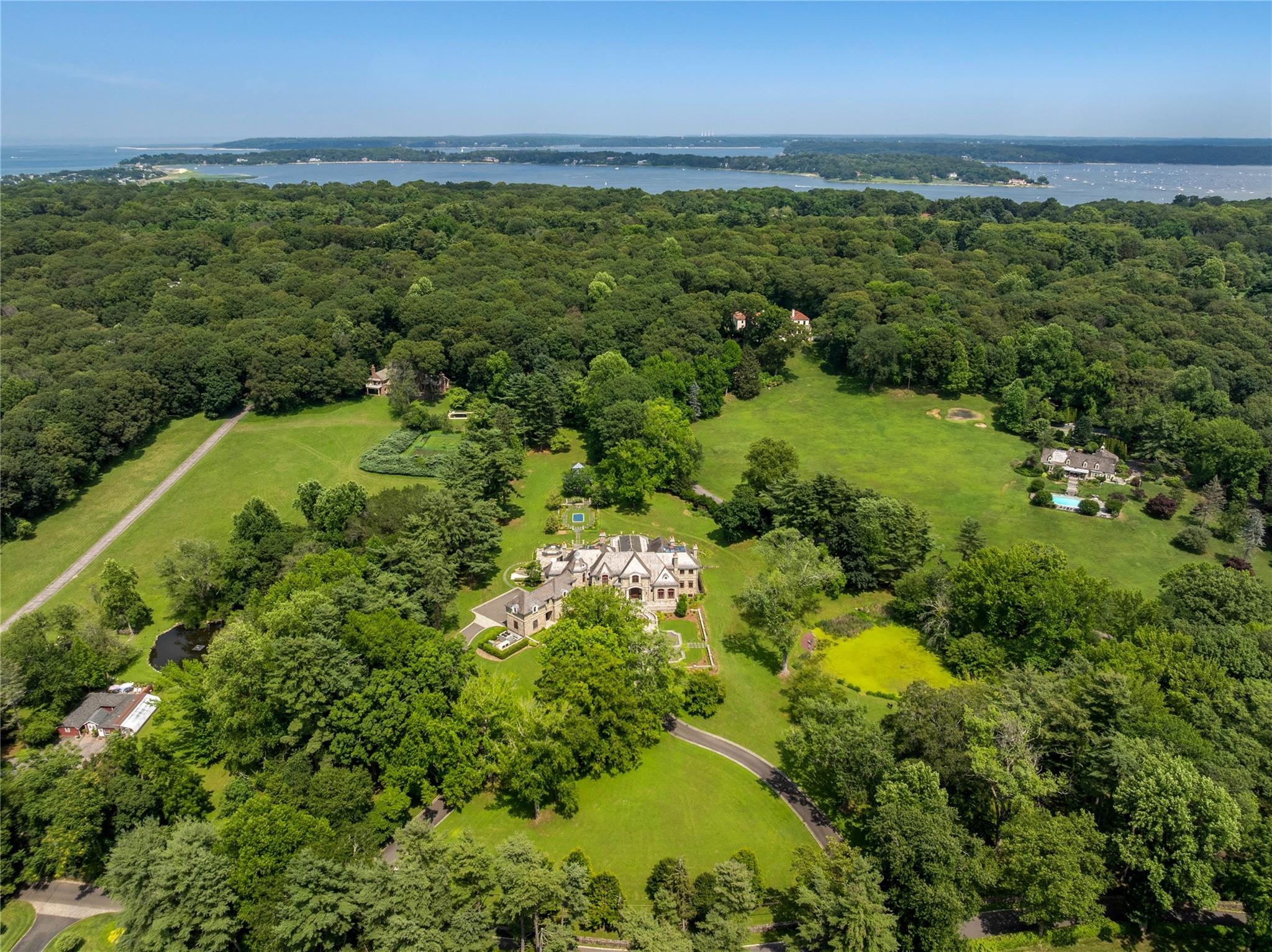 102 Horseshoe Road, Mill Neck, NY 11765