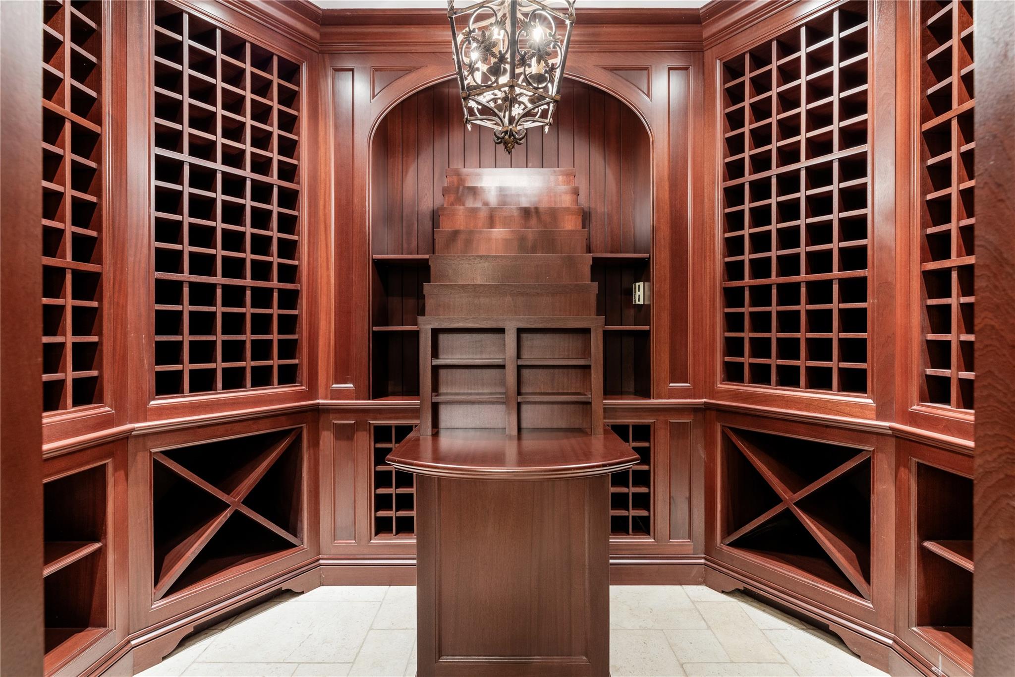 102 Horseshoe Road, Mill Neck, NY 11765