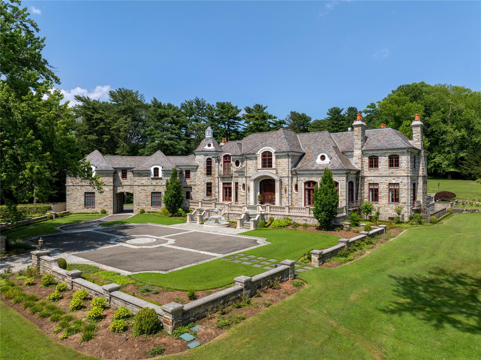 102 Horseshoe Road, Mill Neck, NY 11765