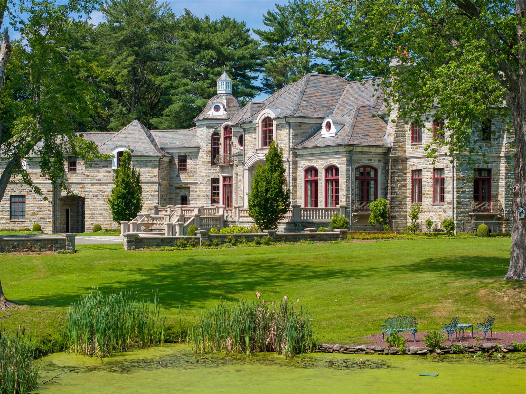 102 Horseshoe Road, Mill Neck, NY 11765