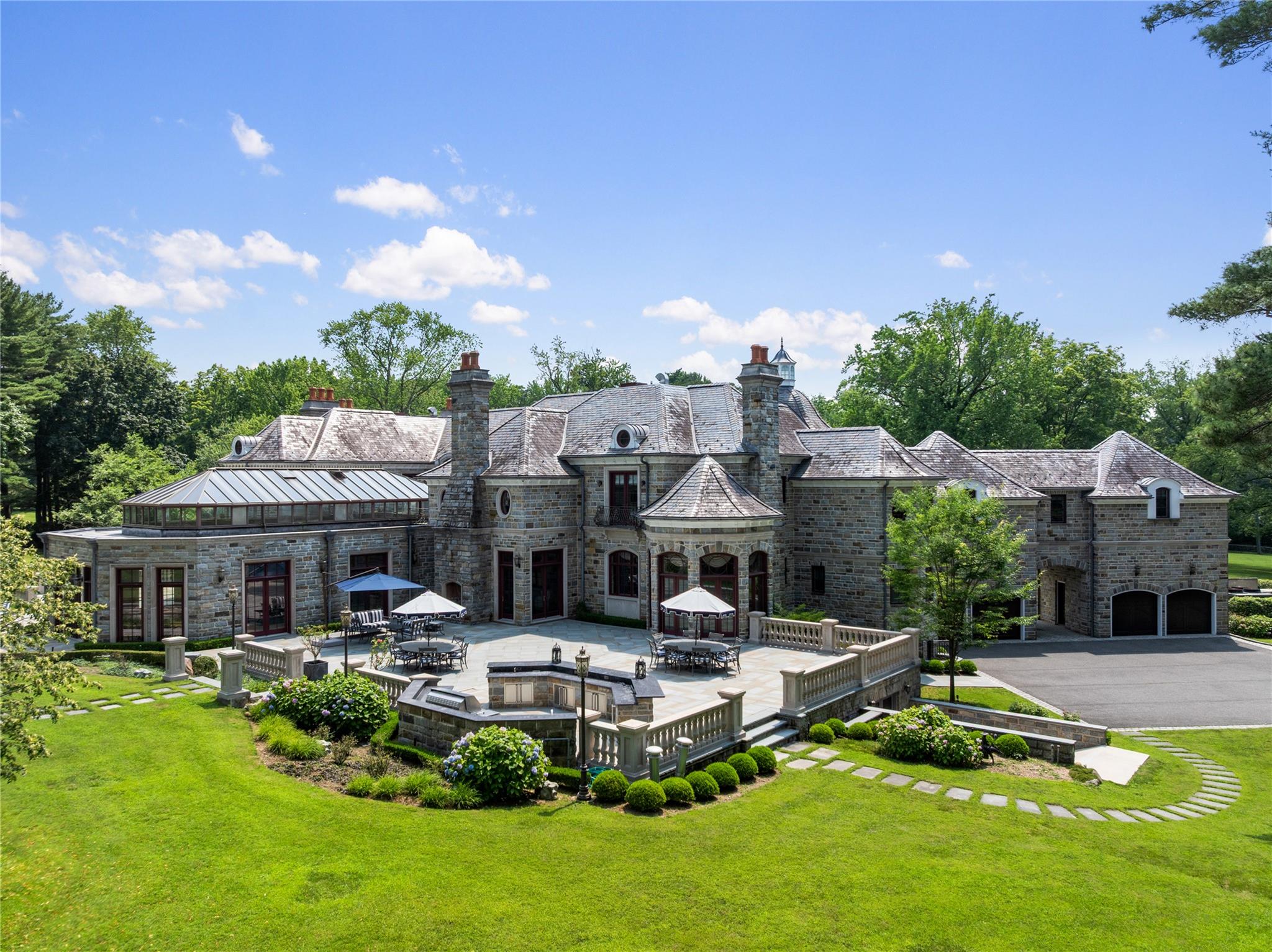 102 Horseshoe Road, Mill Neck, NY 11765