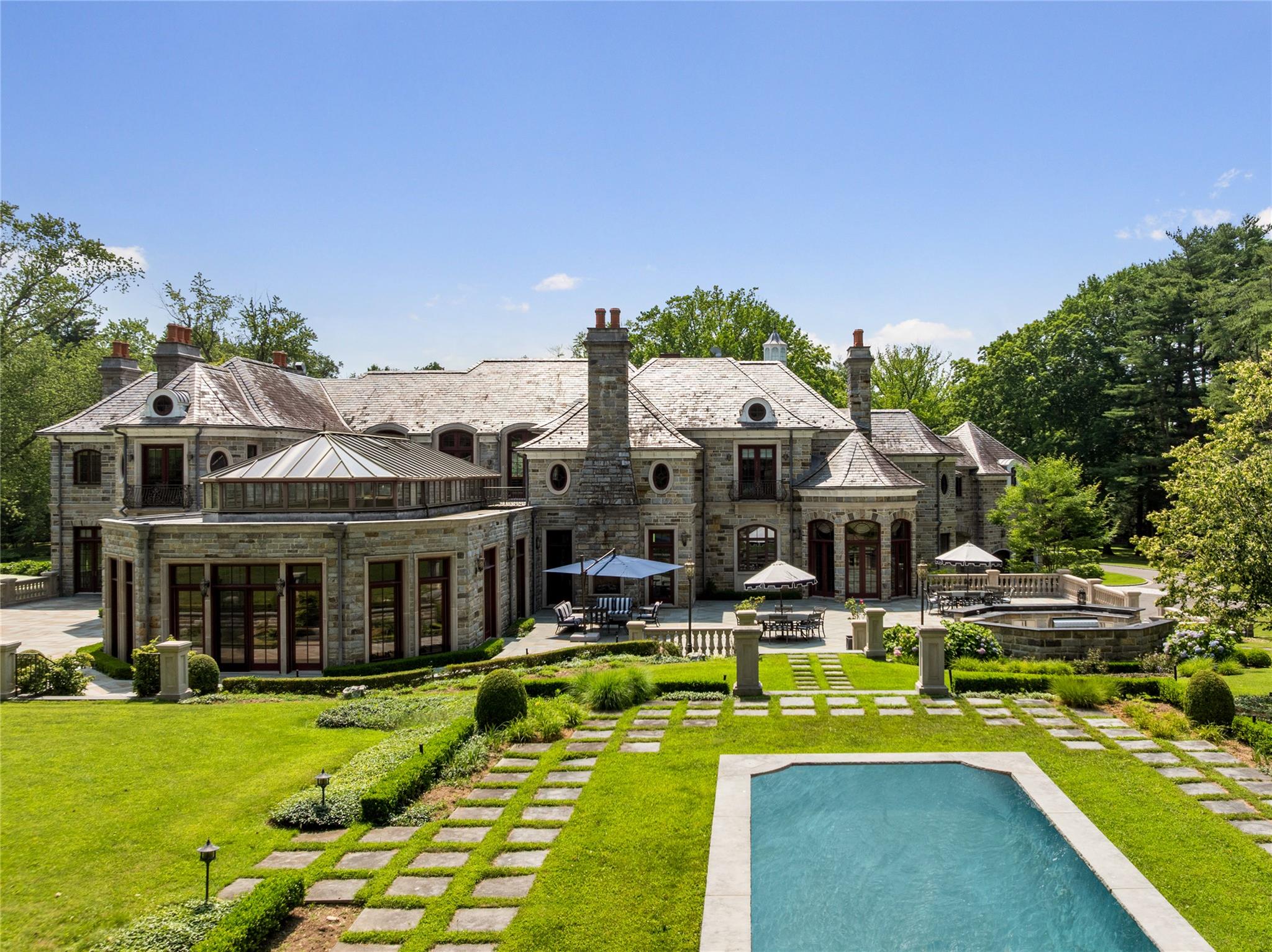 102 Horseshoe Road, Mill Neck, NY 11765