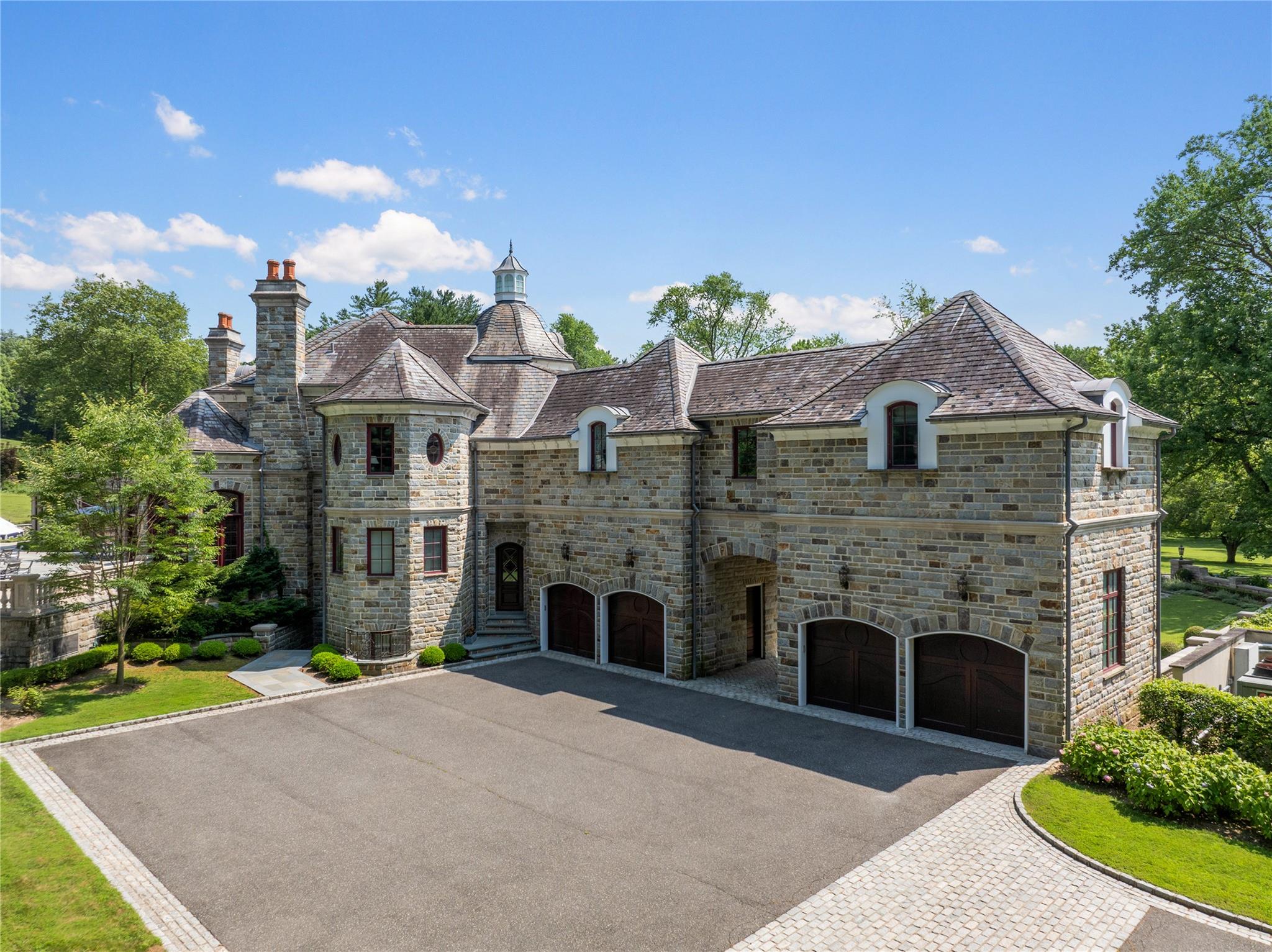 102 Horseshoe Road, Mill Neck, NY 11765