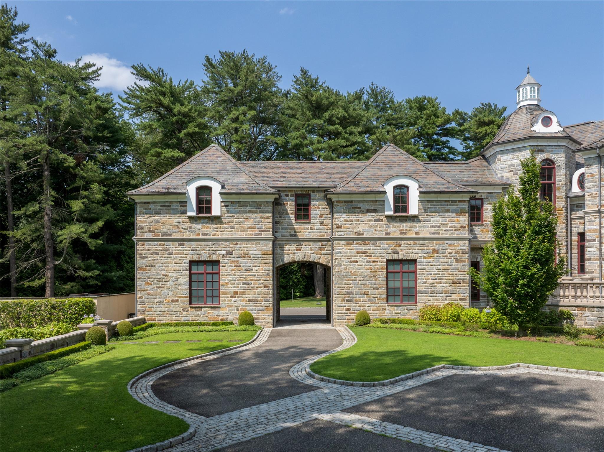 102 Horseshoe Road, Mill Neck, NY 11765