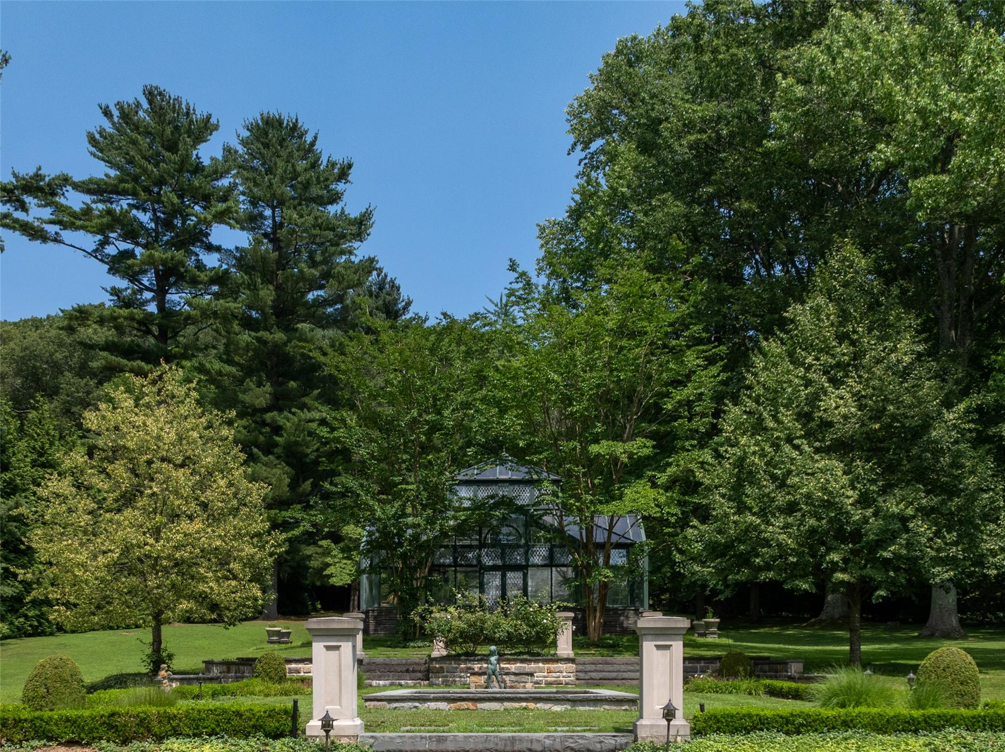 102 Horseshoe Road, Mill Neck, NY 11765