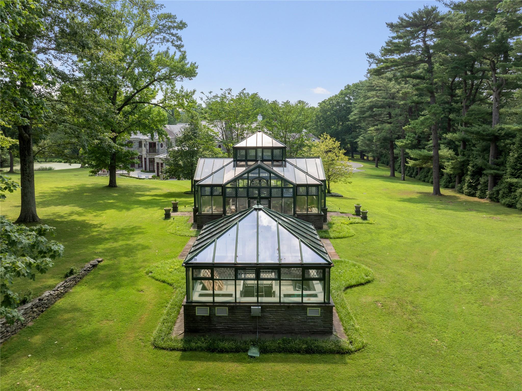 102 Horseshoe Road, Mill Neck, NY 11765