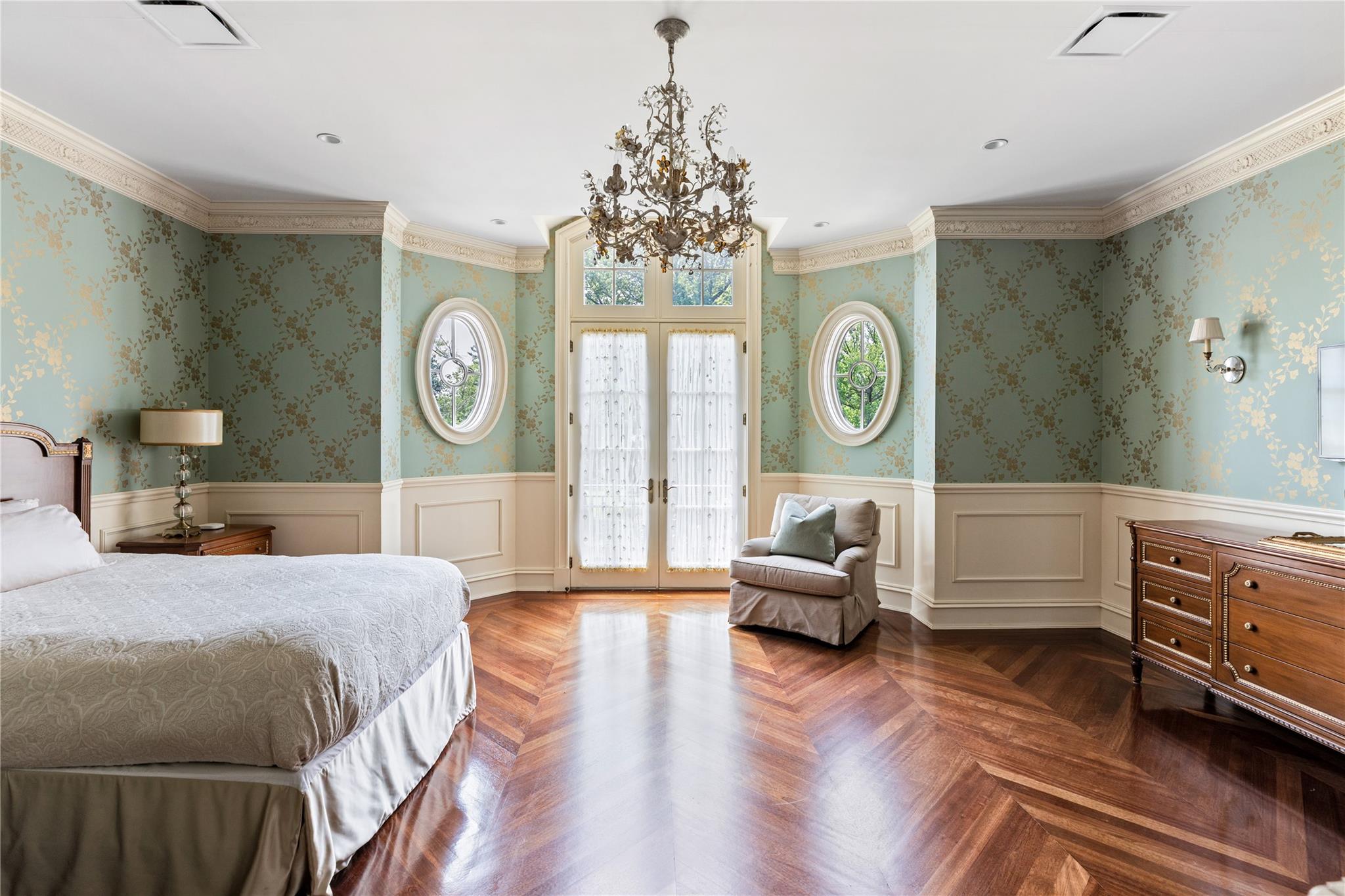 102 Horseshoe Road, Mill Neck, NY 11765