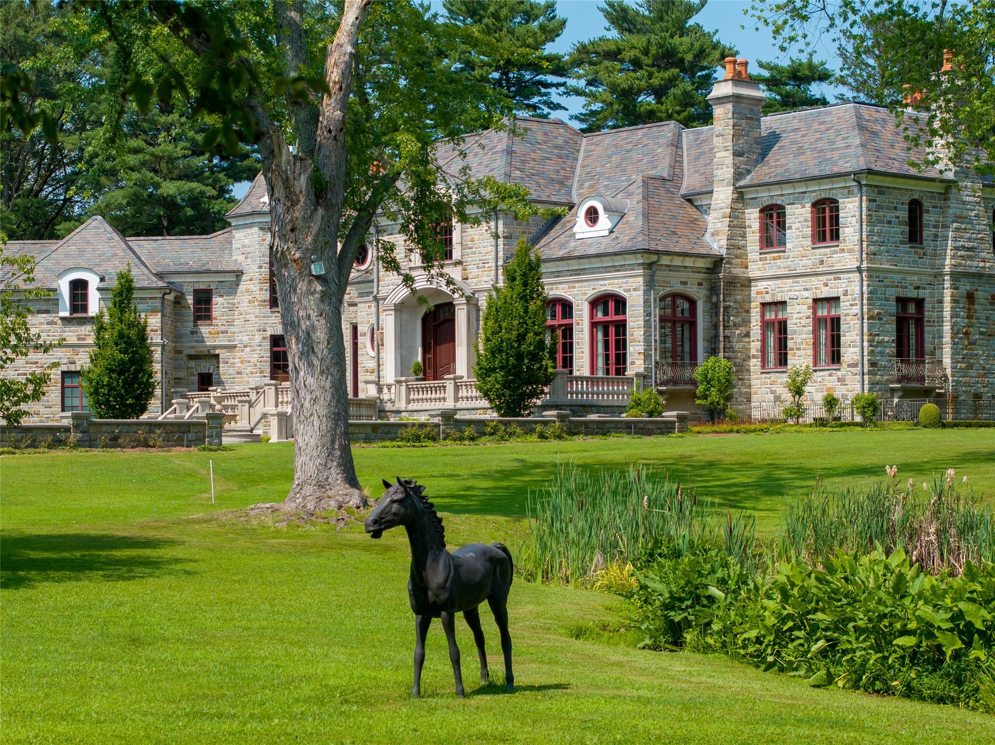 102 Horseshoe Road, Mill Neck, NY 11765