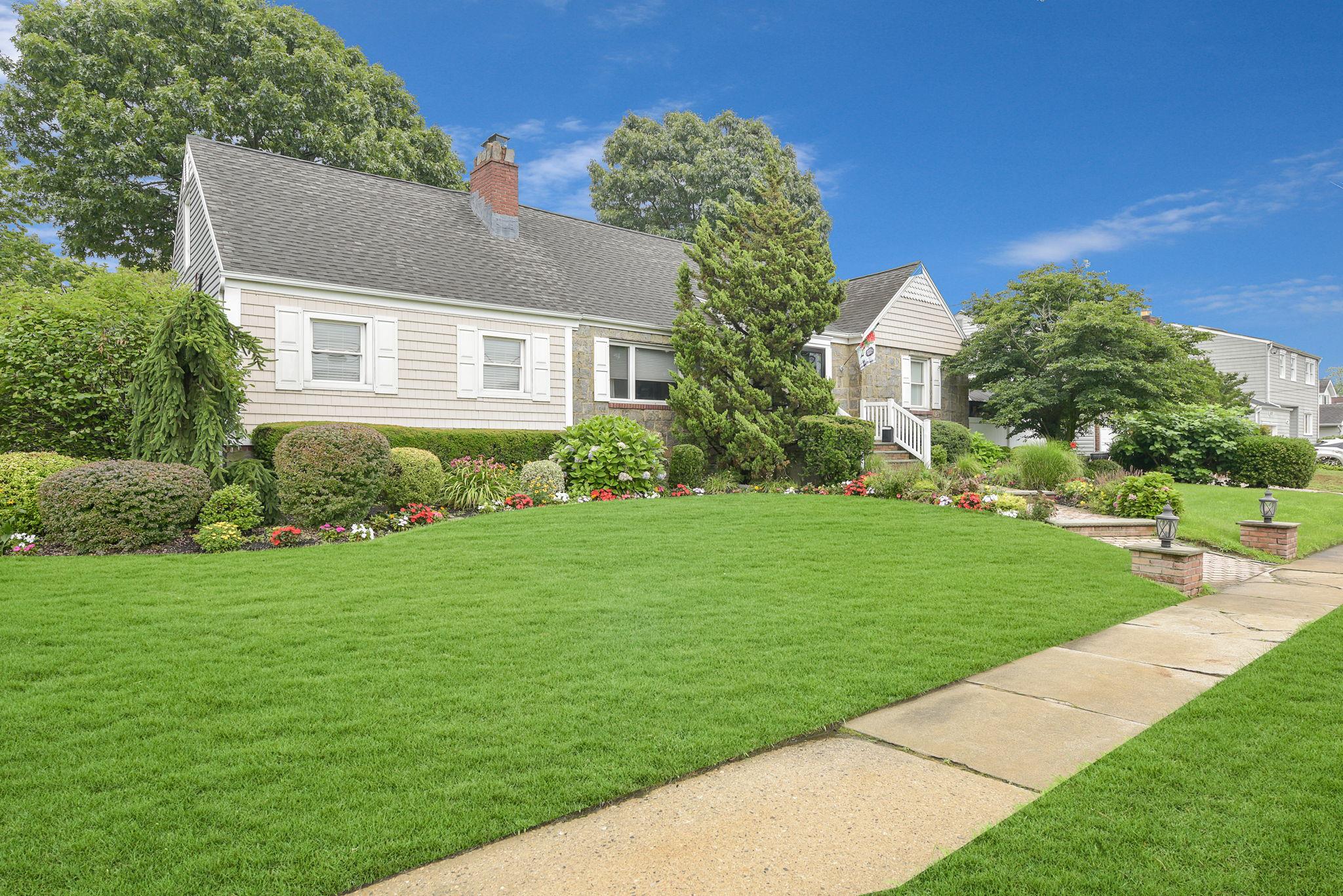 3309 Balsam Street, Oceanside, NY 11572